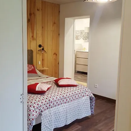 Chez Alexandra Bed & Breakfast Louchats