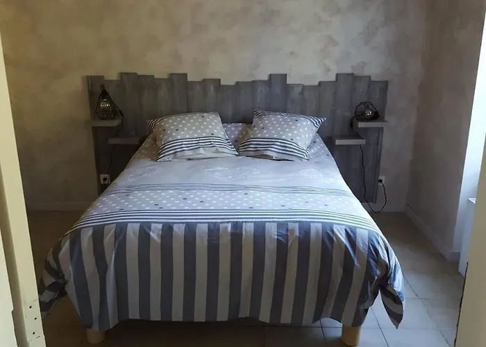 Chez Alexandra Bed & Breakfast Louchats