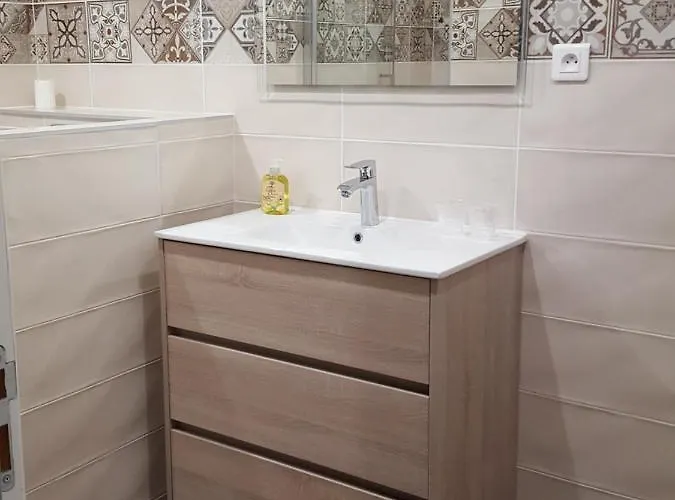 Chez Alexandra Bed & Breakfast Louchats