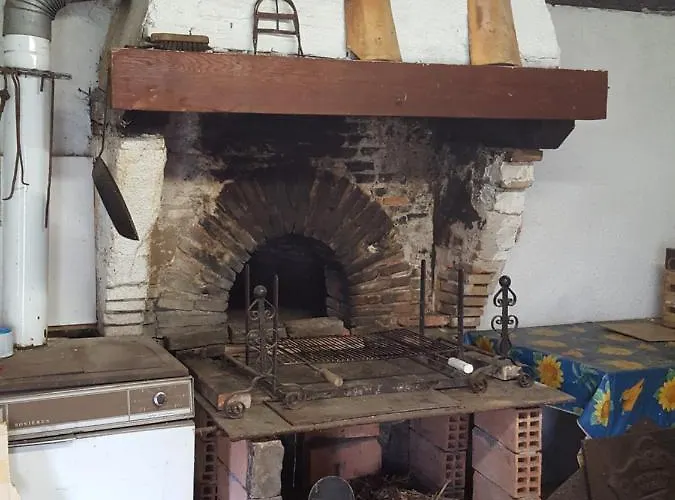 Chez Alexandra Bed & Breakfast Louchats