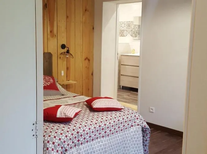 Chez Alexandra Bed & Breakfast Louchats